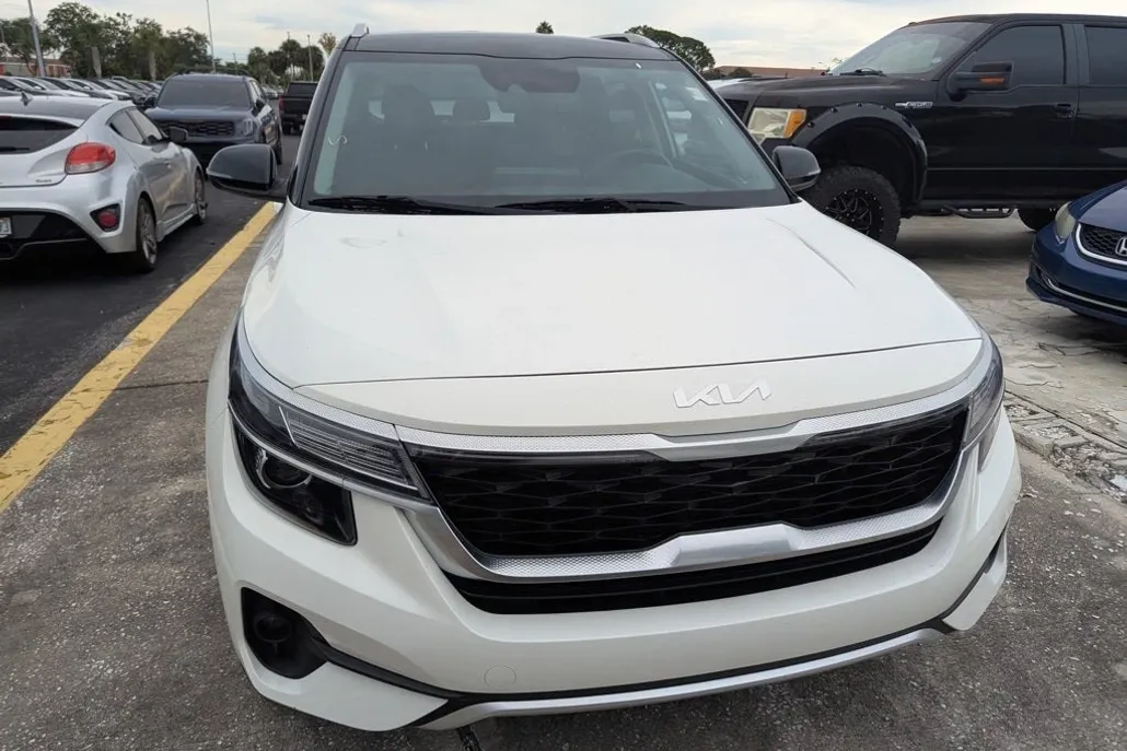 2023 Kia Seltos S Nightfall Edition photo 1