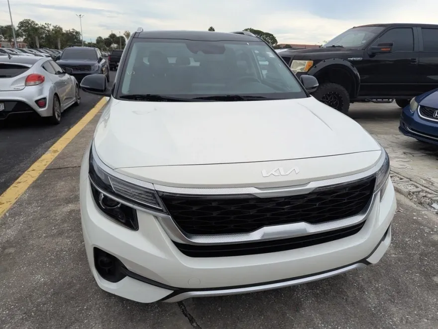 2023 Kia Seltos S Nightfall Edition photo 1