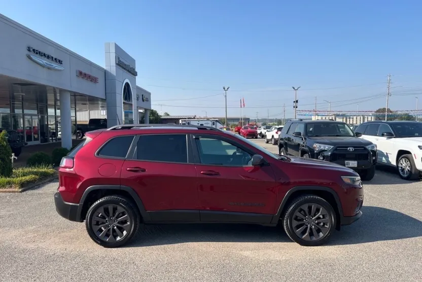 2021 Jeep Cherokee 80th Anniversary Edition photo 1