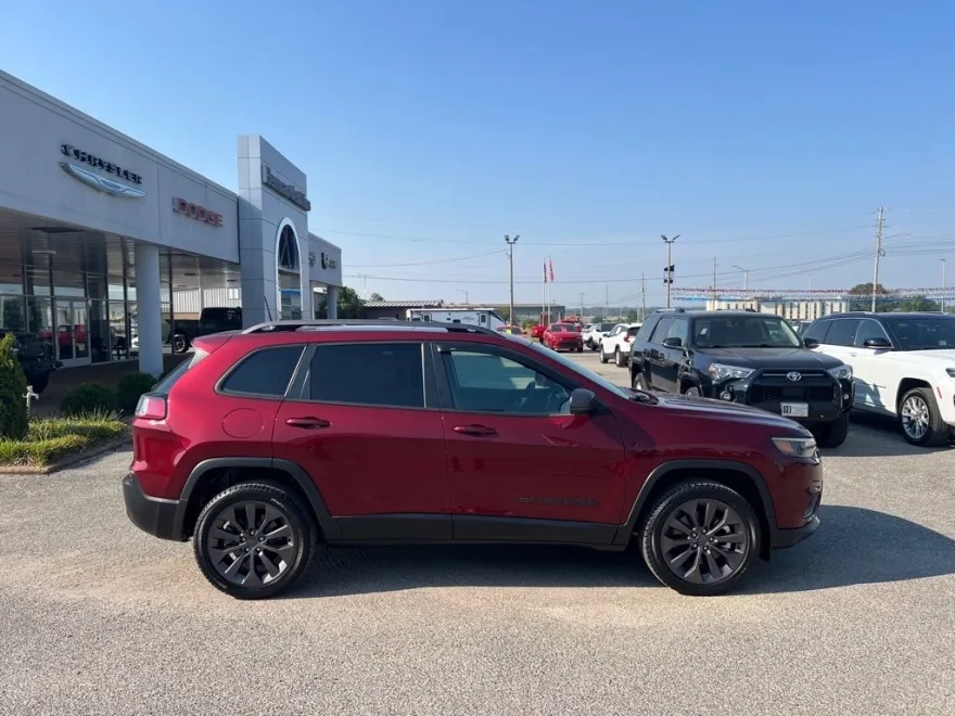 2021 Jeep Cherokee 80th Anniversary Edition photo 1