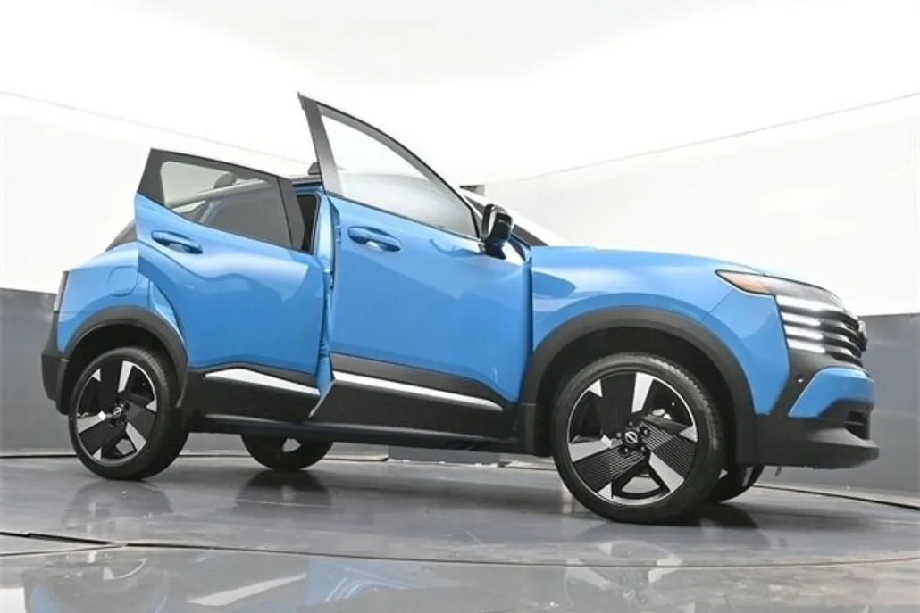 2026 Nissan Kicks SR photo 1