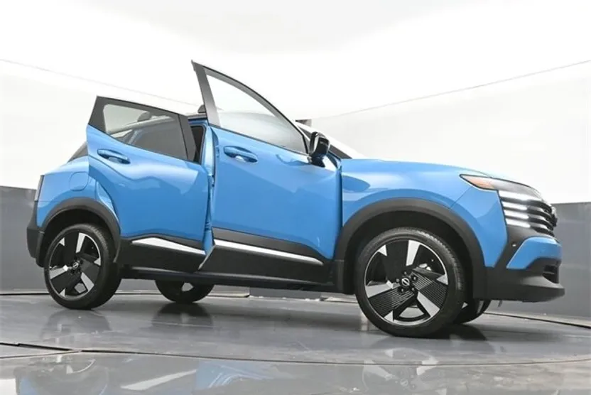 2026 Nissan Kicks SR photo 1