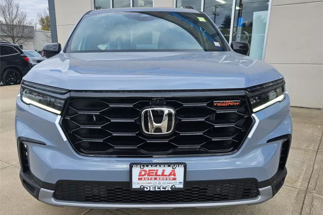 2025 Honda Pilot TrailSport photo 1