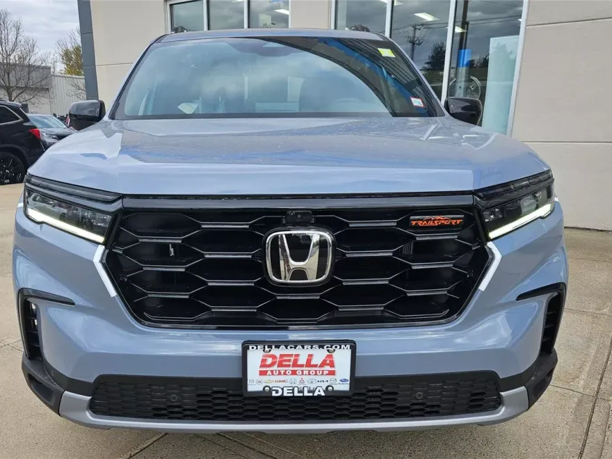 2025 Honda Pilot TrailSport photo 1