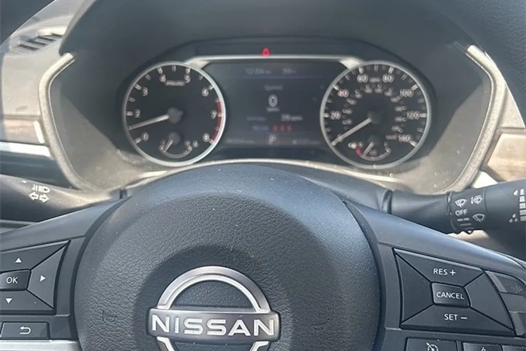 2024 Nissan Altima SV photo 1