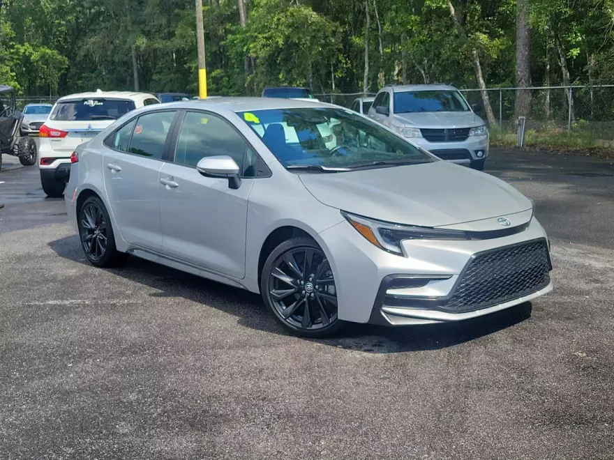 2024 Toyota Corolla SE photo 1