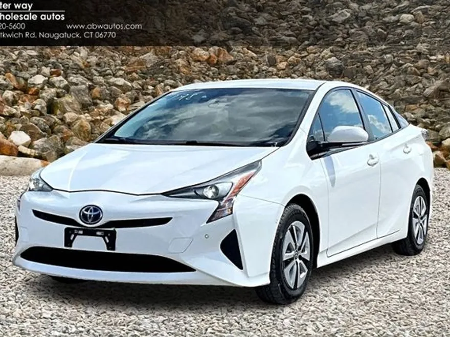 2018 Toyota Prius Three photo 1