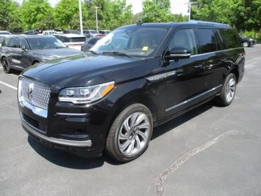 2024 Lincoln Navigator Reserve L photo 1