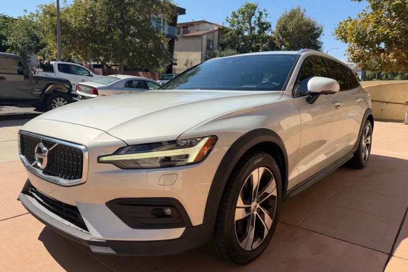 2020 Volvo V60 Cross Country T5 photo 1