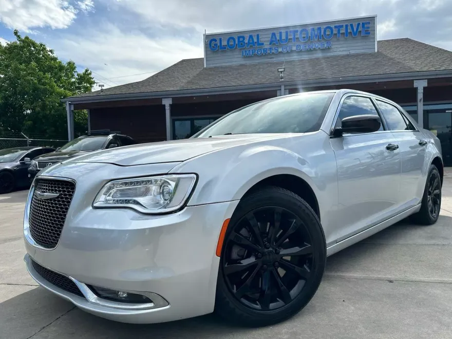 2020 Chrysler 300 Limited photo 1