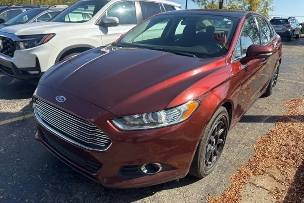 2016 Ford Fusion SE photo 1
