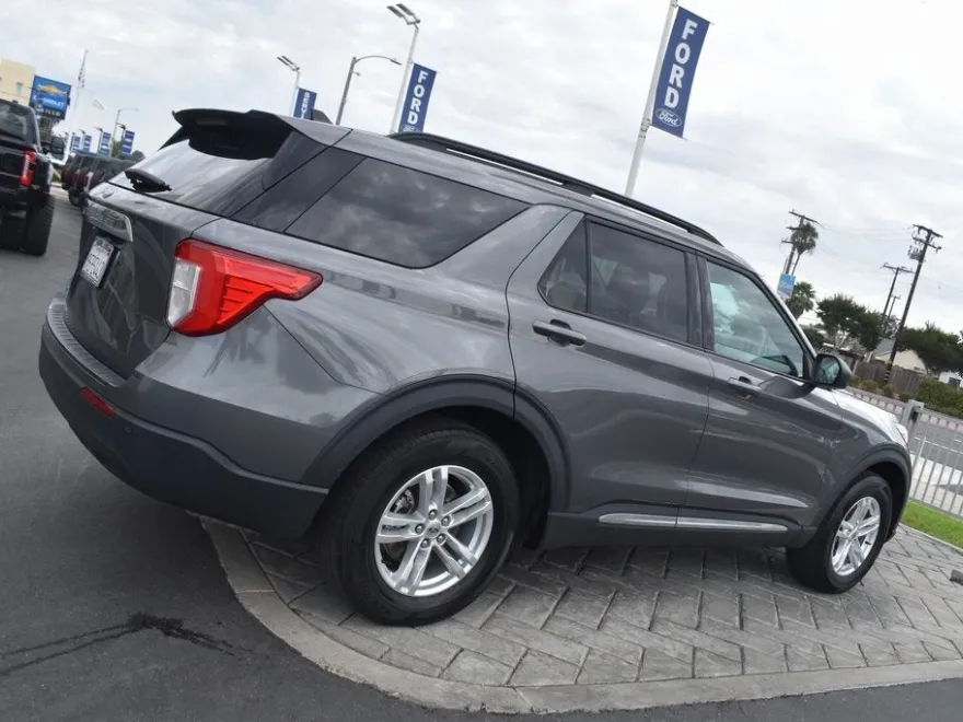 2022 Ford Explorer XLT photo 1