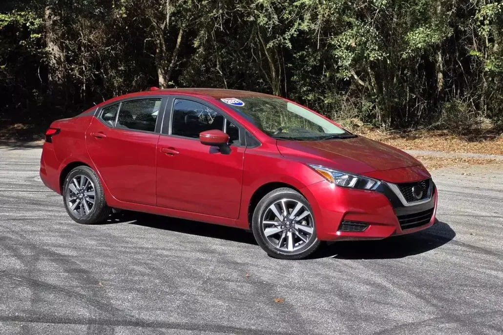 2021 Nissan Versa SV Sedan photo 1
