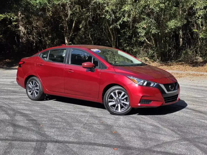 2021 Nissan Versa SV Sedan photo 1