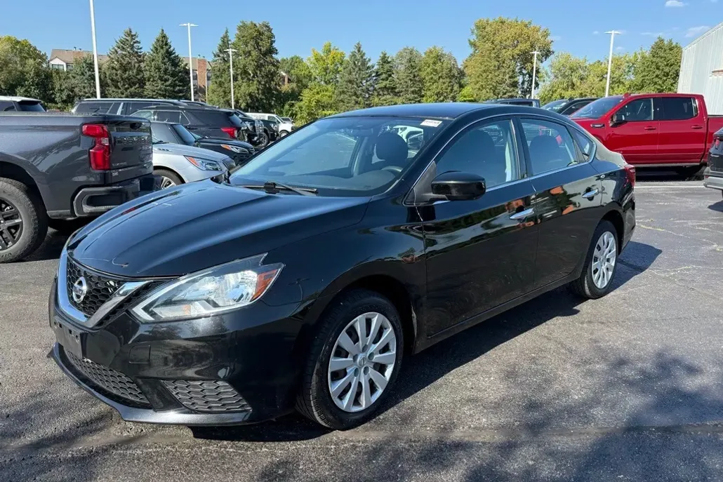 2016 Nissan Sentra S photo 1