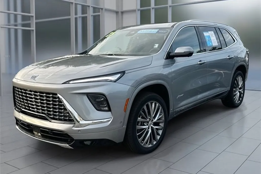 2025 Buick Enclave Avenir photo 1