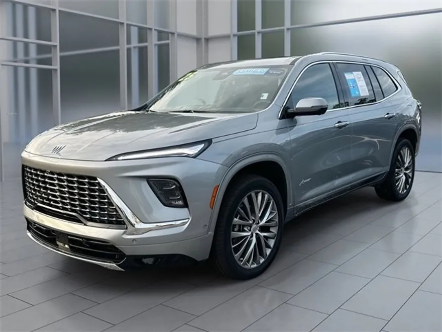 2025 Buick Enclave Avenir photo 1