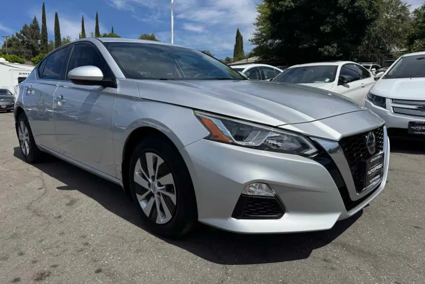 2019 Nissan Altima 2.5 S photo 1