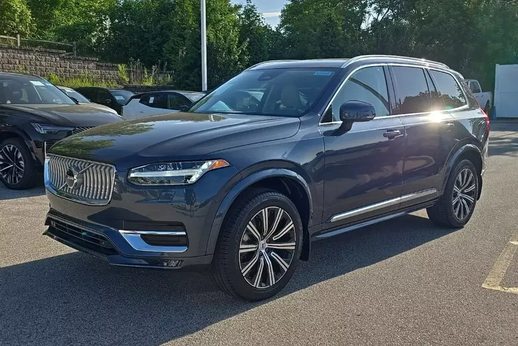 2025 Volvo XC90 AWD Core photo 1