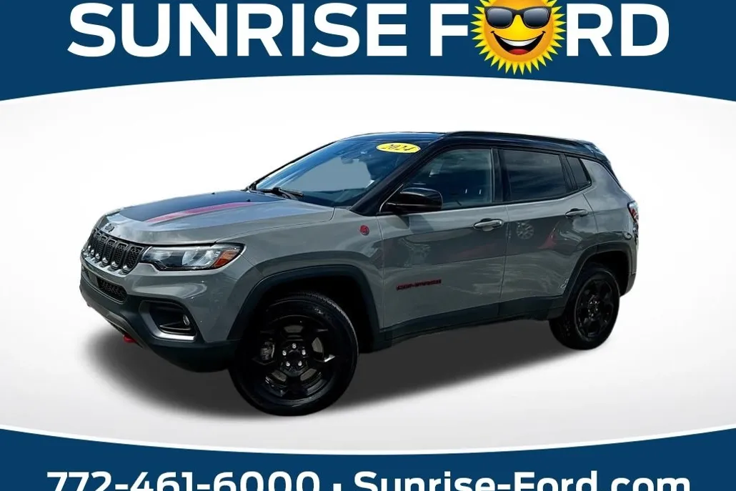 2024 Jeep Compass Trailhawk photo 1