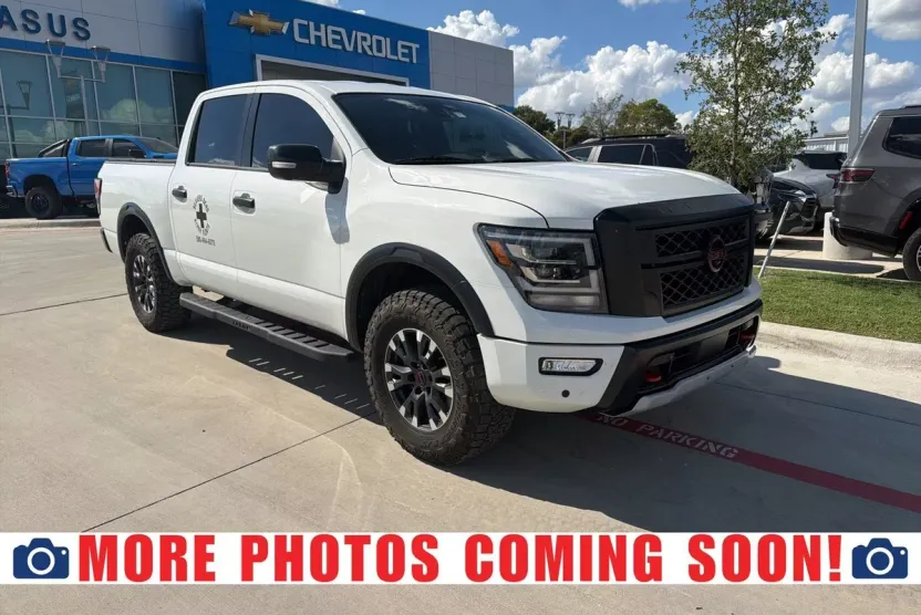 2023 Nissan Titan PRO-4X photo 1