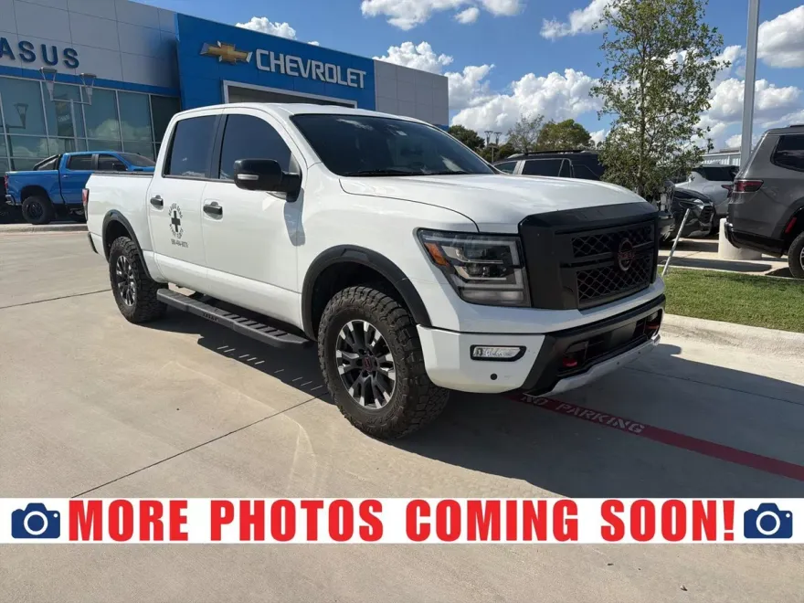 2023 Nissan Titan PRO-4X photo 1