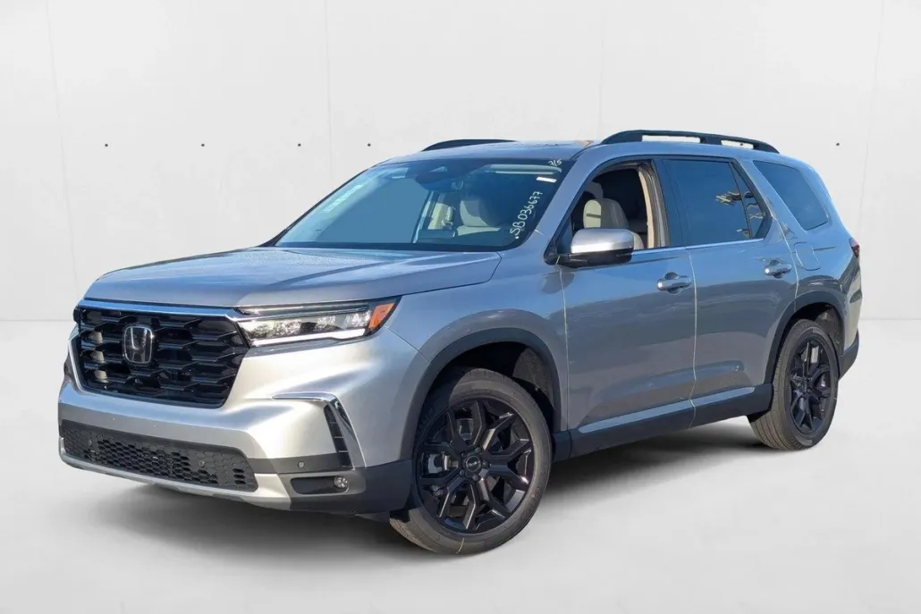 2025 Honda Pilot Touring photo 1