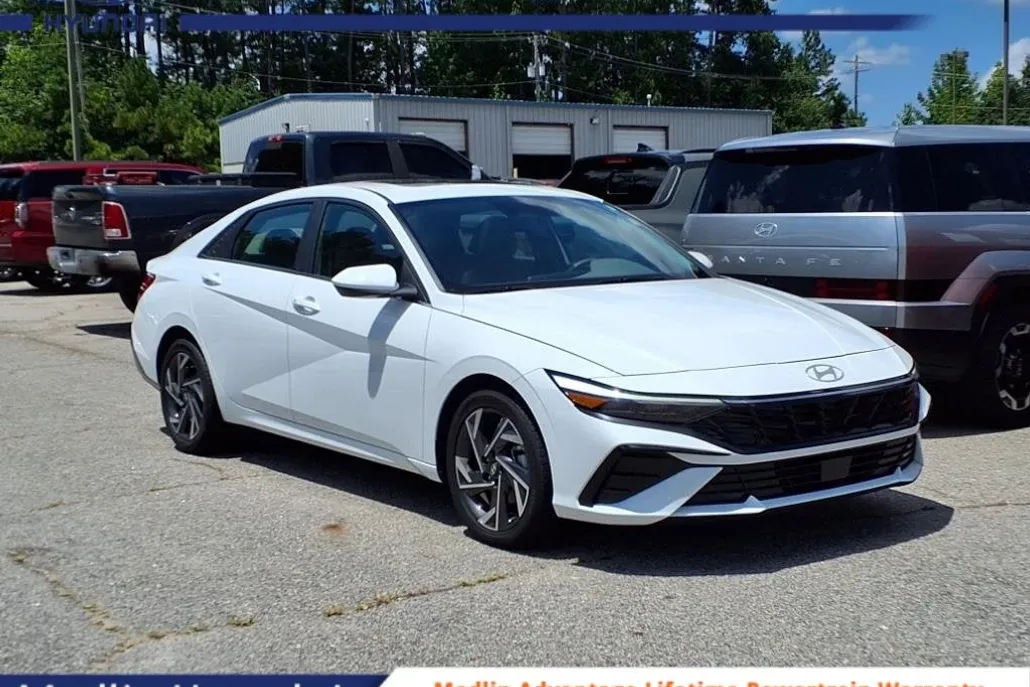 2024 Hyundai Elantra SEL Convenience photo 1