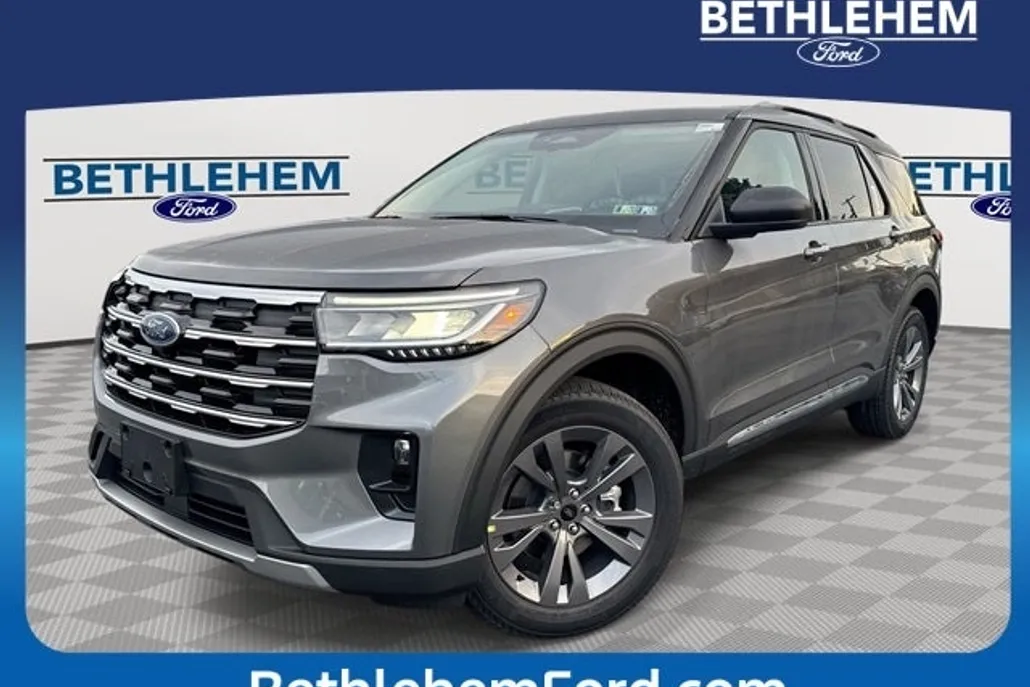 2025 Ford Explorer photo 1