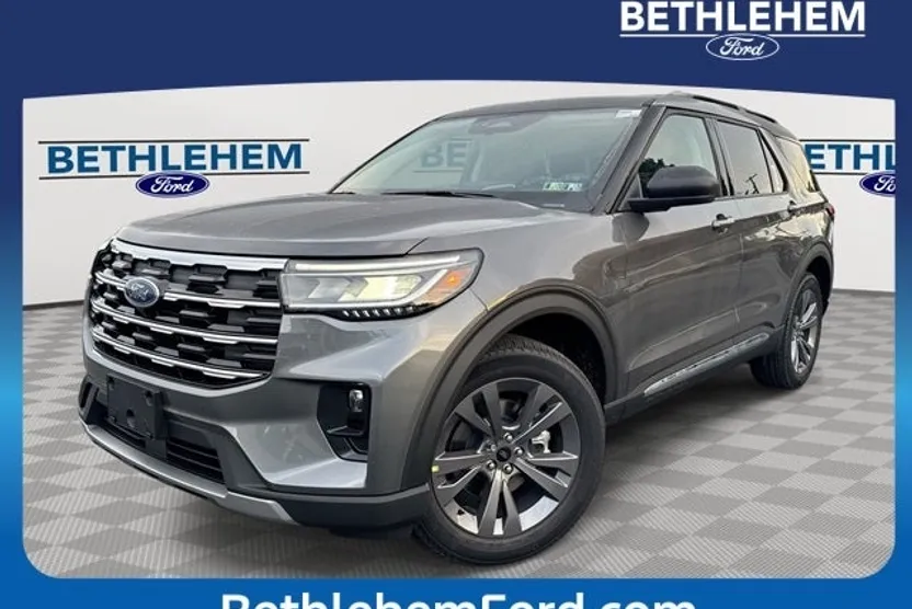 2025 Ford Explorer photo 1
