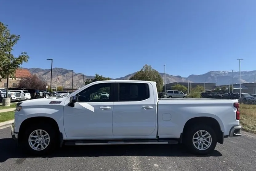 2021 Chevrolet Silverado 1500 LT photo 1