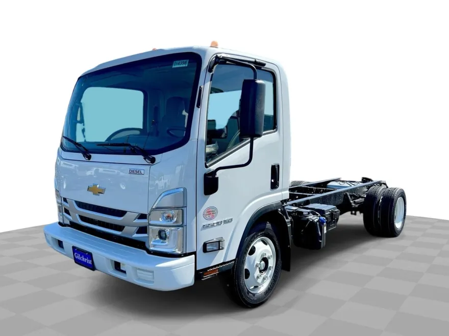 2024 Chevrolet Silverado photo 1