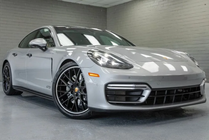 2022 Porsche Panamera GTS photo 1