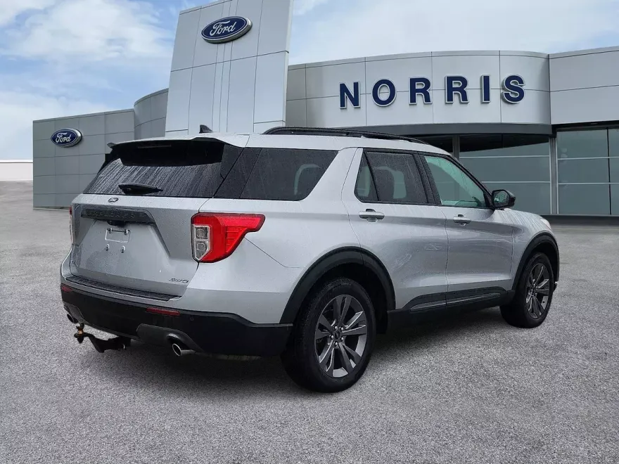 2022 Ford Explorer XLT photo 1