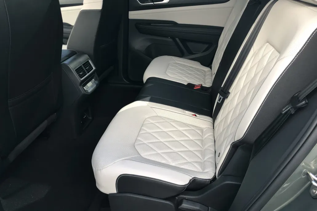 2025 Volkswagen Atlas Cross Sport SEL Premium R-Line photo 1