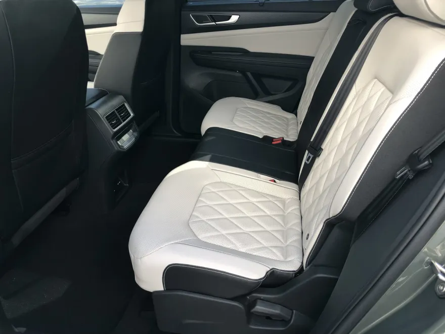 2025 Volkswagen Atlas Cross Sport SEL Premium R-Line photo 1