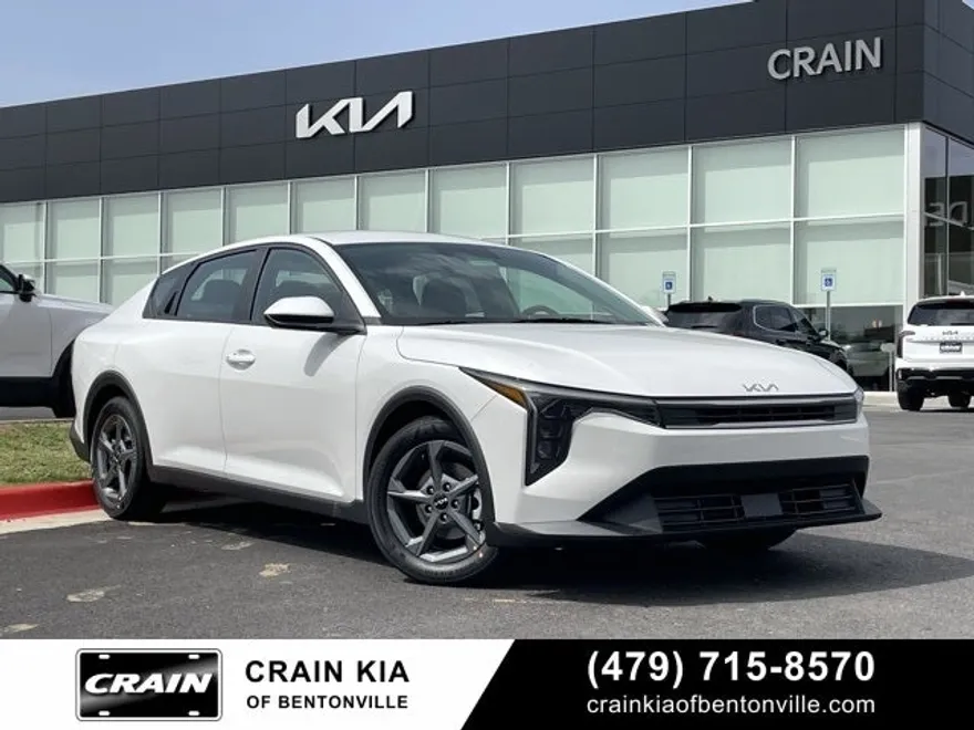 2025 Kia K4 LXS photo 1