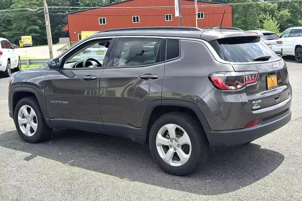 2021 Jeep Compass Latitude photo 1