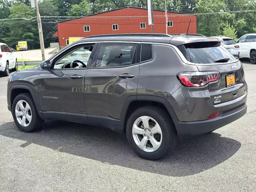 2021 Jeep Compass Latitude photo 1