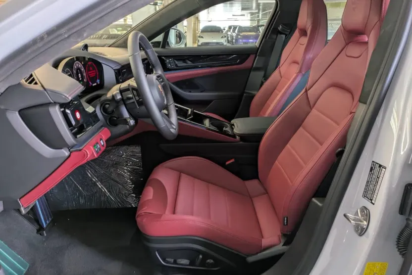2025 Porsche Panamera E-Hybrid 4 photo 1