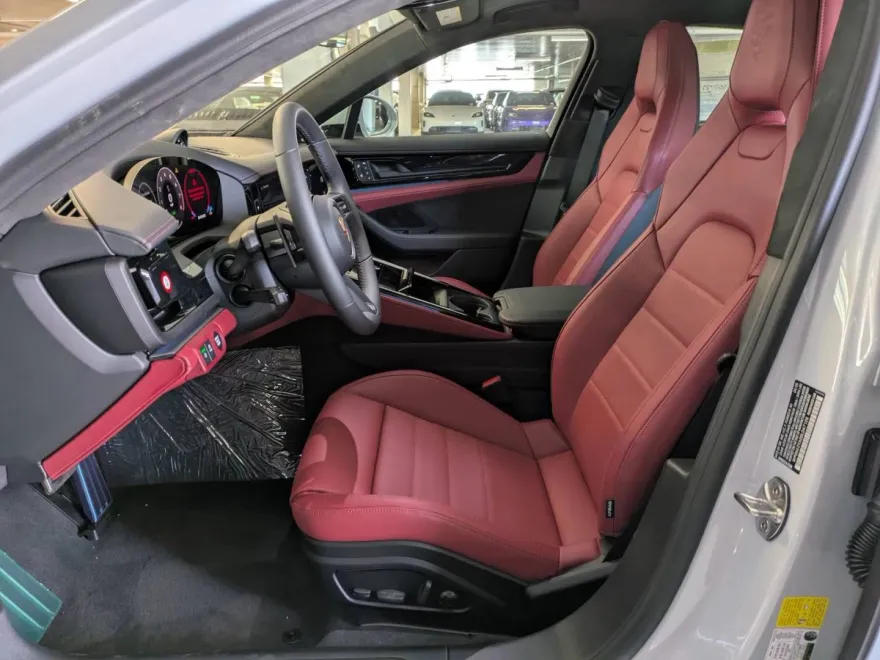 2025 Porsche Panamera E-Hybrid 4 photo 1