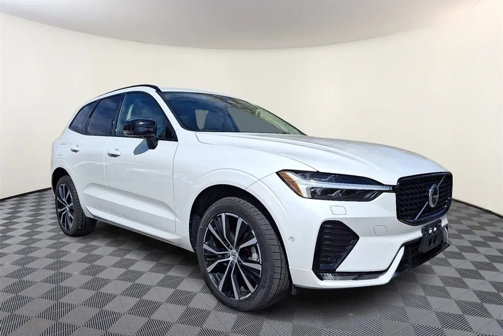 2024 Volvo XC60 B5 Plus photo 1