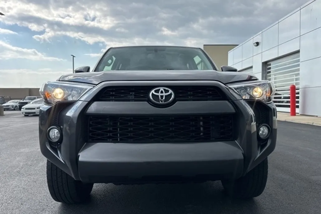 2018 Toyota 4Runner SR5 Premium photo 1