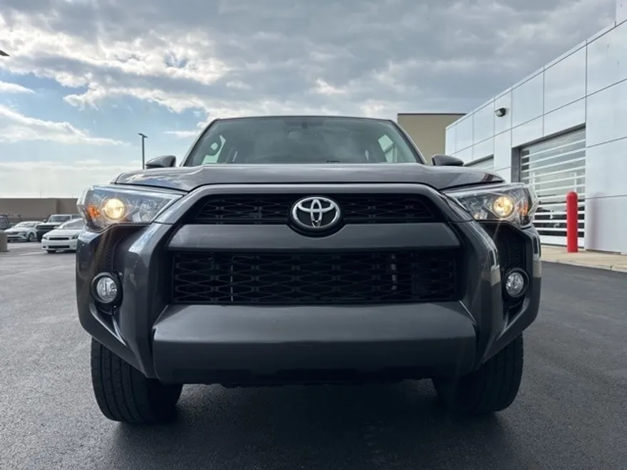 2018 Toyota 4Runner SR5 Premium photo 1
