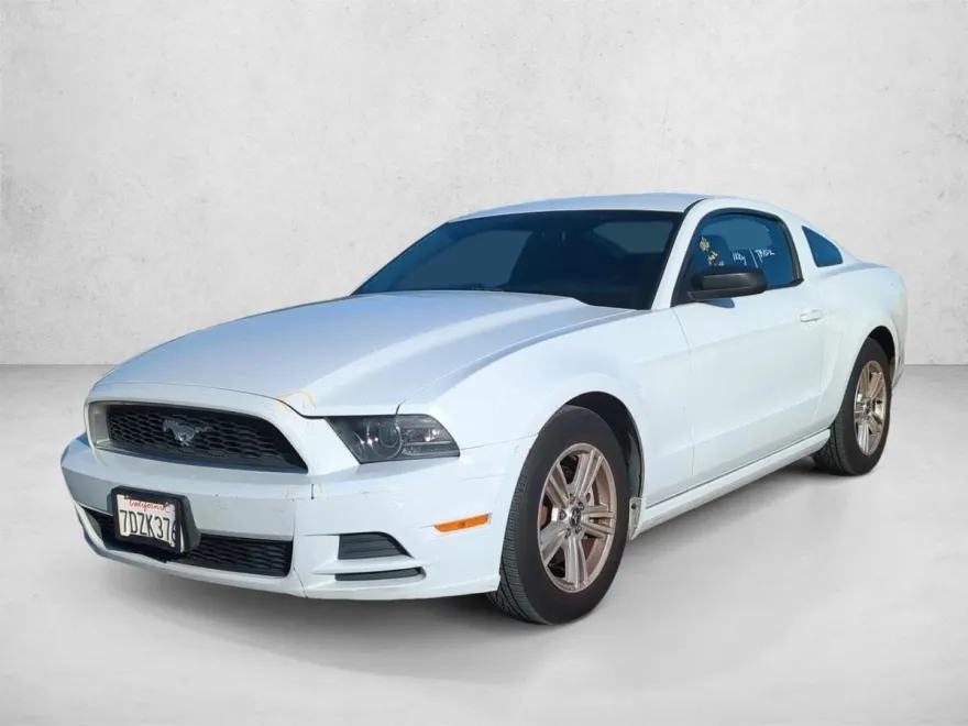 2014 Ford Mustang V6 photo 1