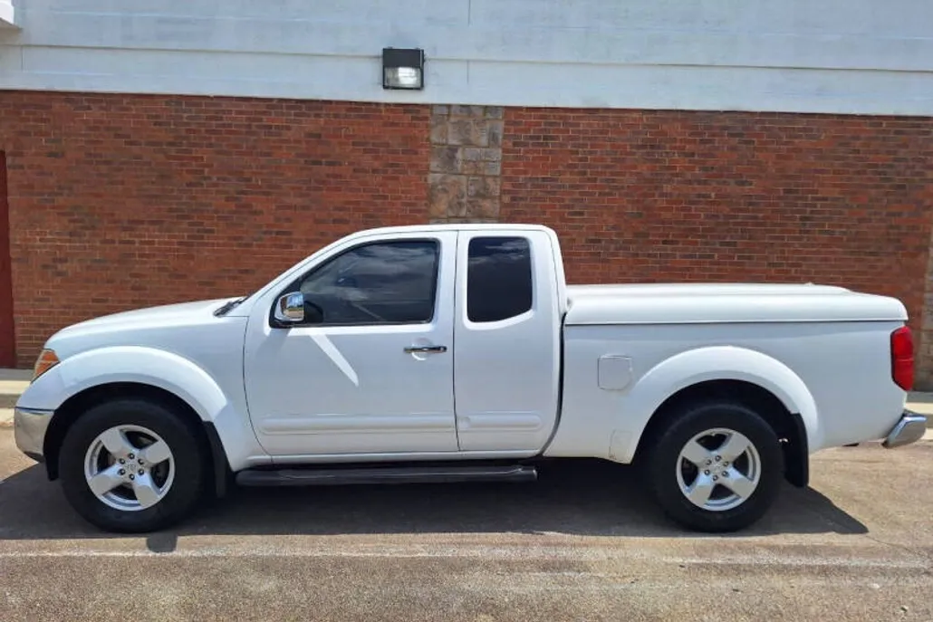 2005 Nissan Frontier LE photo 1