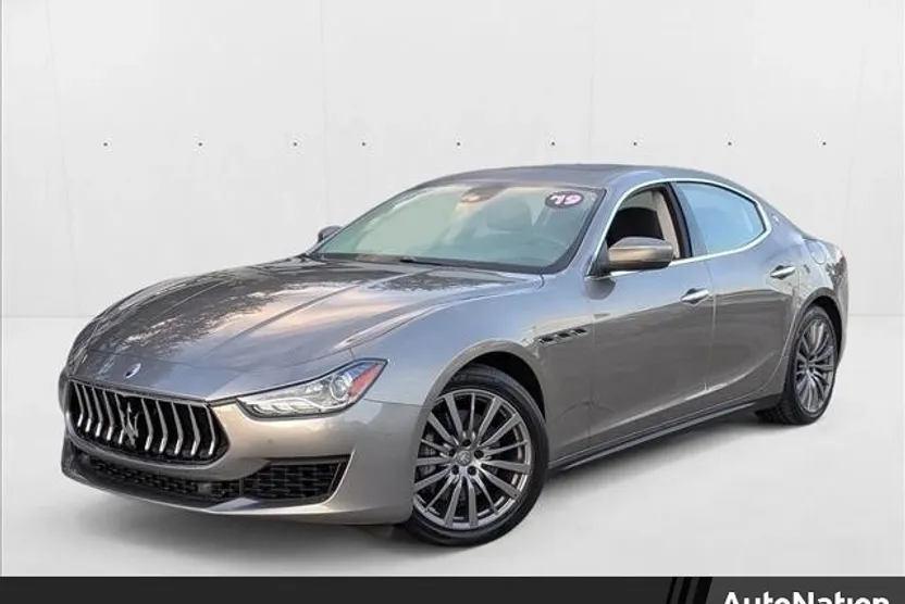 2019 Maserati Ghibli photo 1