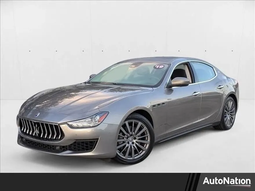 2019 Maserati Ghibli photo 1