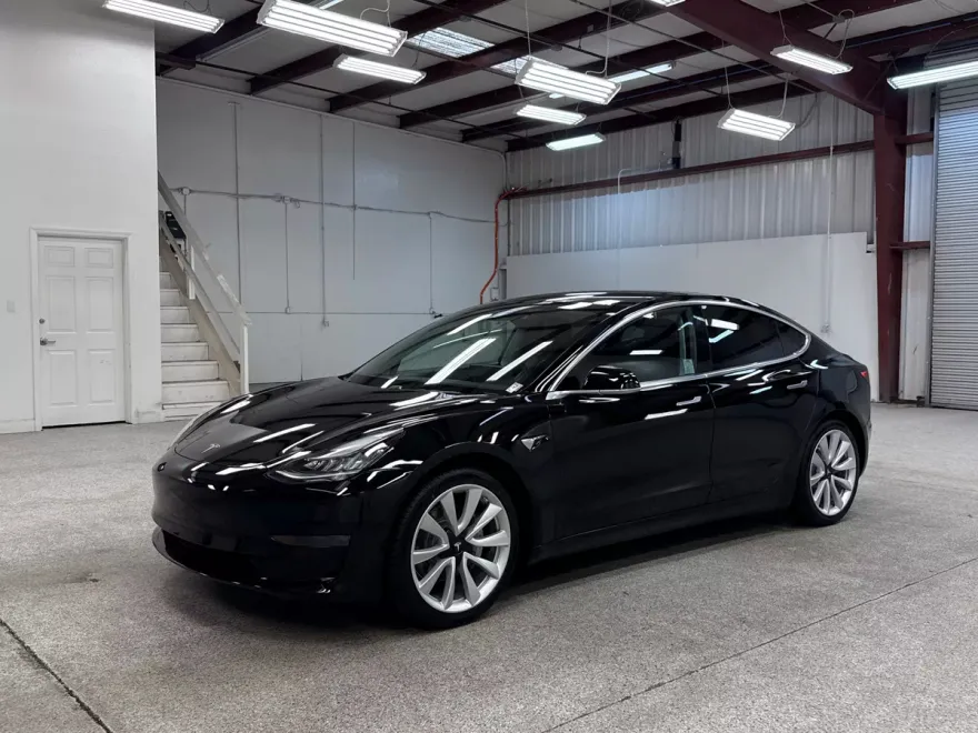 2019 Tesla Model 3 Standard Range Plus photo 1