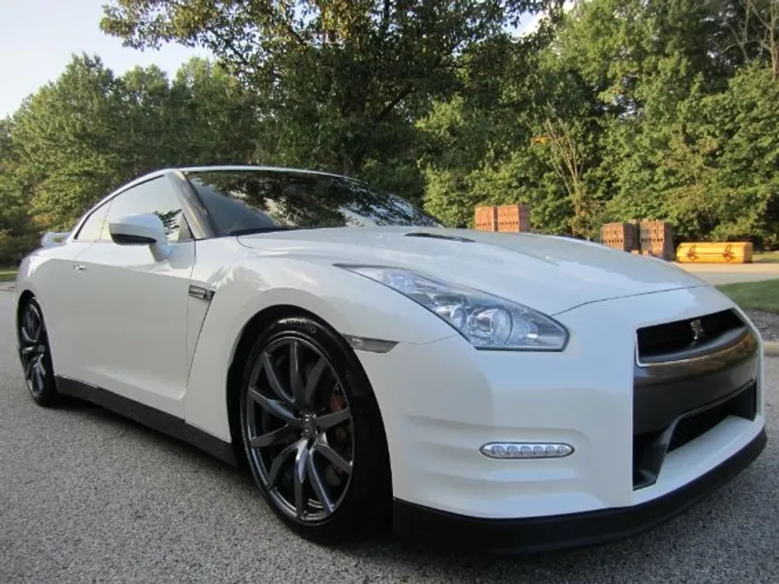 2013 Nissan GT-R Premium photo 1